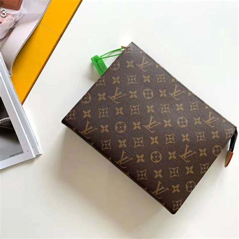 lv 26 toiletry bag